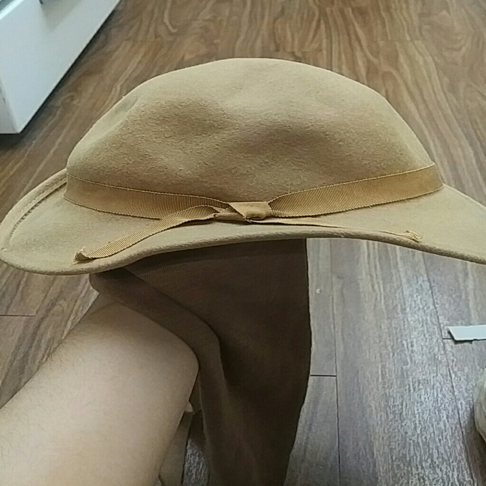 Hat that wraps around 1956